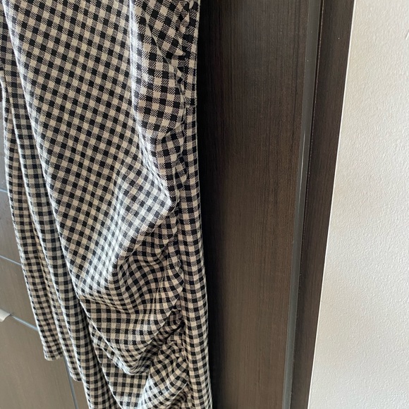 Gingham Ruched Mini Dress 🖤🤍 BRAND NEW - Picture 3 of 4